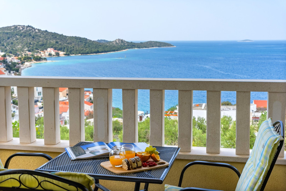 Covered terrace with a table overlooking the area and stunning sea views.