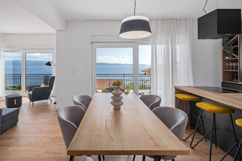 A fully equipped kitchen with all the appliances you need for a comfortable stay