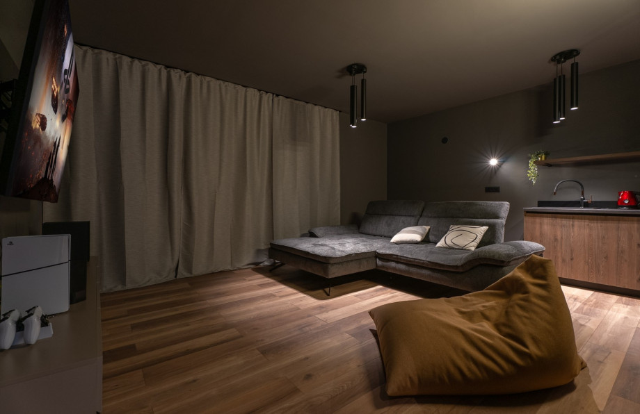 Media Room (21sqm) with A/C, a sofa, a Samsung flat screen TV 75˝ (190cm), PS 5, and a mini bar