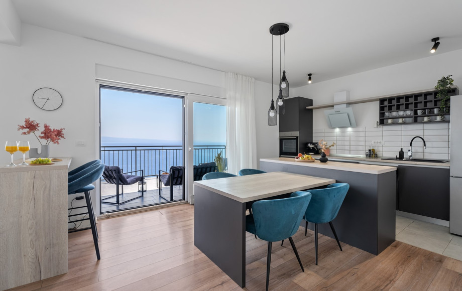 Living area with a sea view involves maximizing the natural beauty of the location