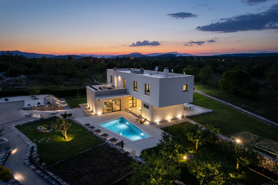 Villa M30 with private heated pool, 3 en-suite bedrooms, absolute privacy