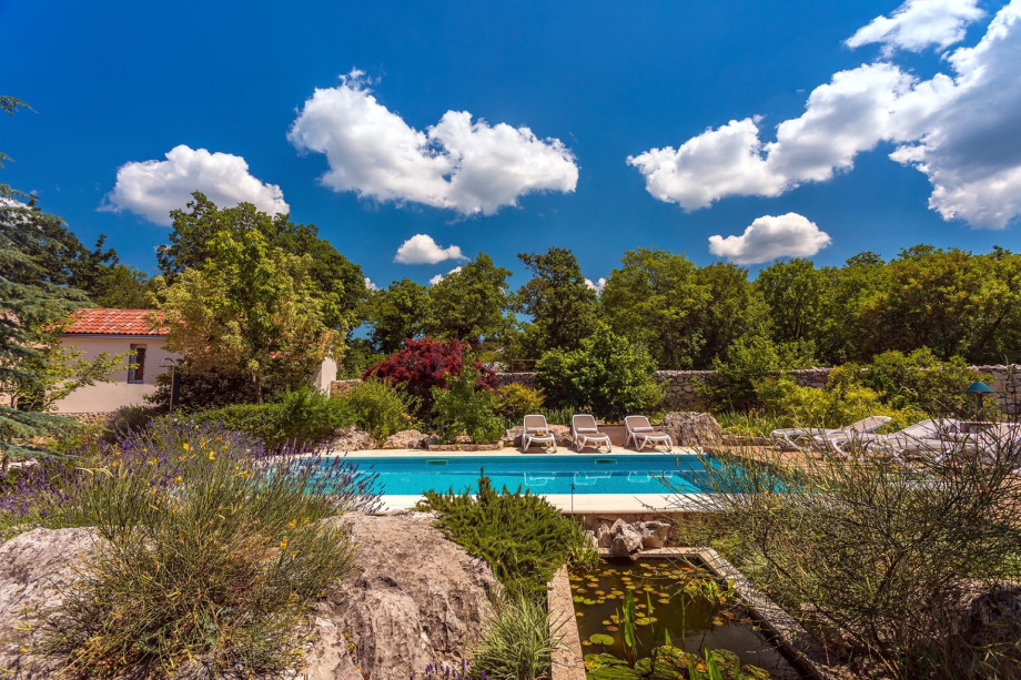 a botanical garden, with more than 400 different varieties of plants