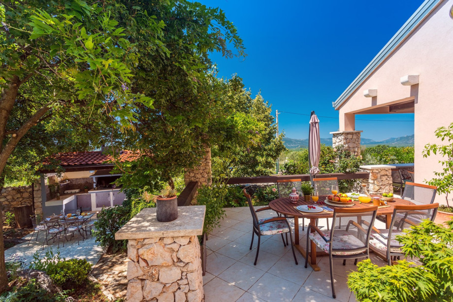 Out door dining area next to the kitchen and BBQ