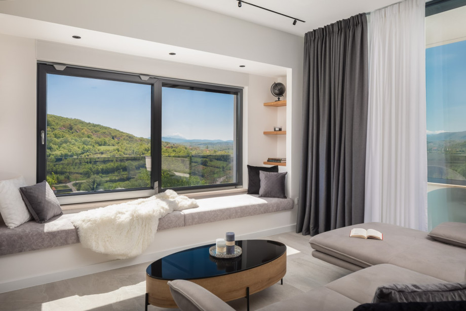 Cozy living area with exit to balcony