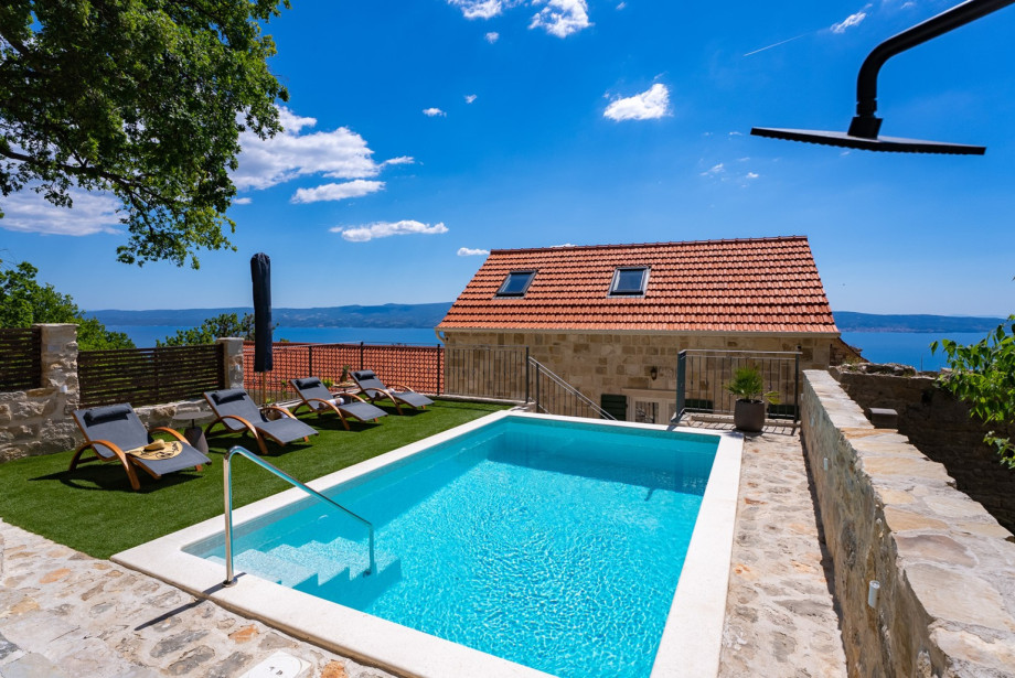 Relax by the 20 sqm private pool (5.7m x 3.5m) with 4 deck chairs and stunning partial sea views.