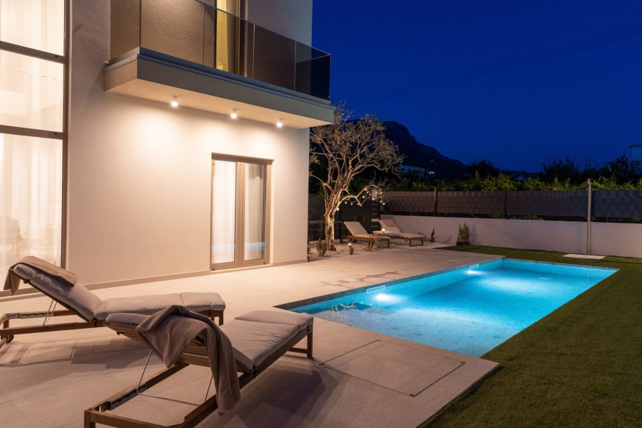 Relax and enjoy a glass of wine on hot summer evenings