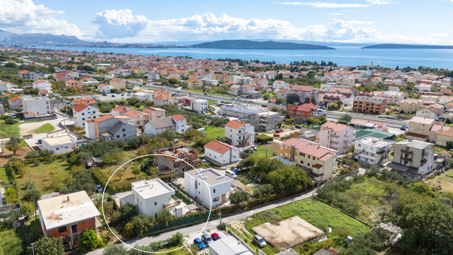 Marked position of the villa Veluri