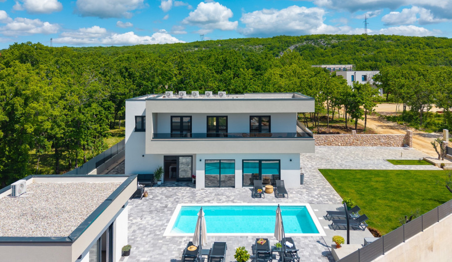 Neu gebaute, 235 m2 große Villa auf einem 1500 m2 großen, vollständig eingezäunten Grundstück in Glavina Gornja.