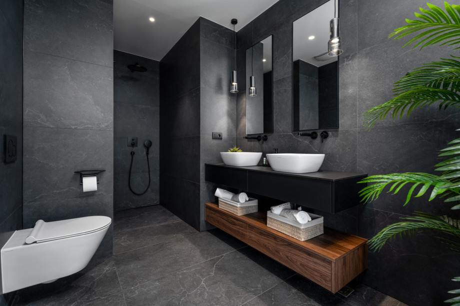 En-suite Badezimmer mit Dusche.