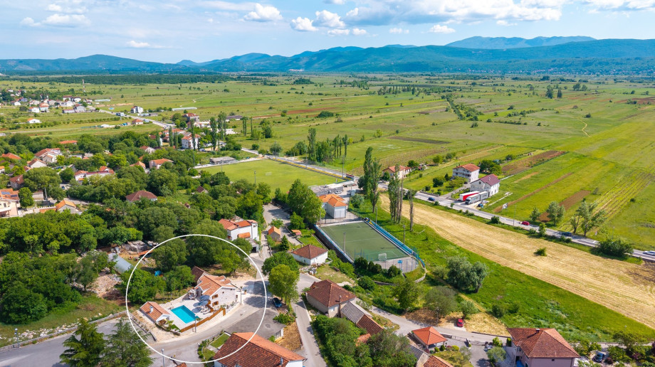 Located just 4 km from the center of Imotski and the famous Blue and Red Lakes.
