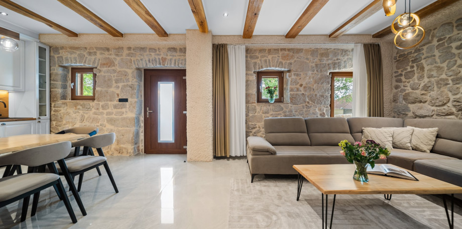 Enjoy the spacious living area equipped with high-quality amenities and a PS5 for entertainment.