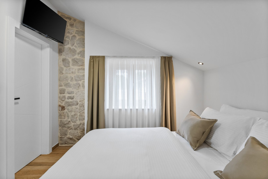 Relax in Bedroom 2, which has a 160 cm x 200 cm bed, a private bathroom and a TV.