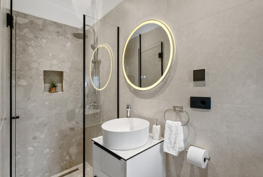 Modernly designed bathroom for maximum comfort.