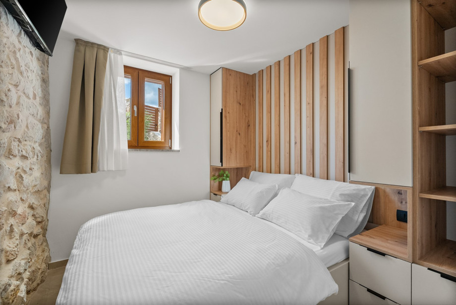 Bedroom No. 4 has a queen size bed measuring 160 cm x 200 cm, a bathroom next to the room