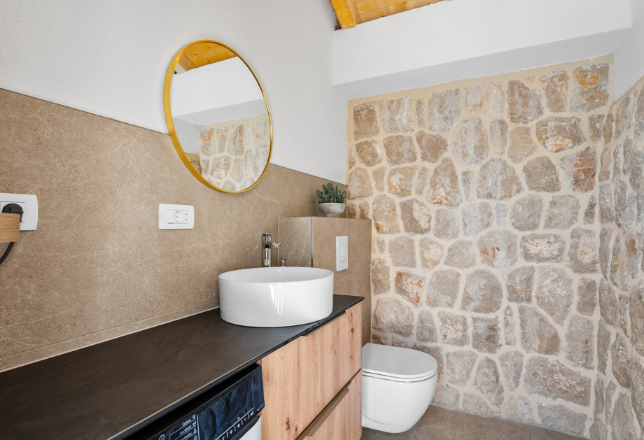 The fully equipped summer kitchen has a refrigerator, dishwasher, electric hob, oven, microwave, coffee maker.