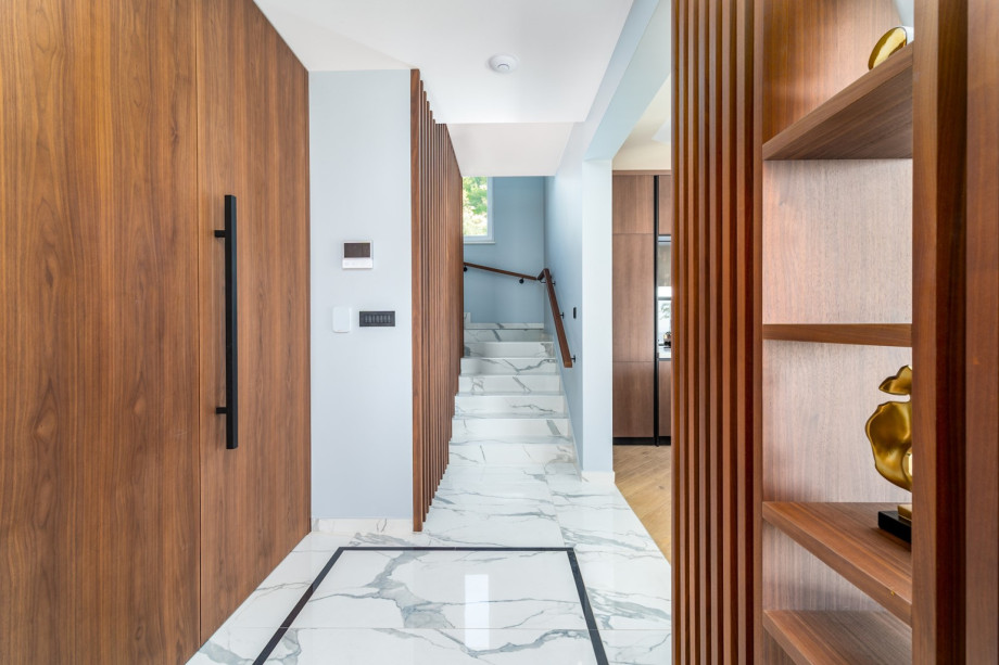 The property is fully airconditioned with free WiFi, and it can accommodate up to 8 people.