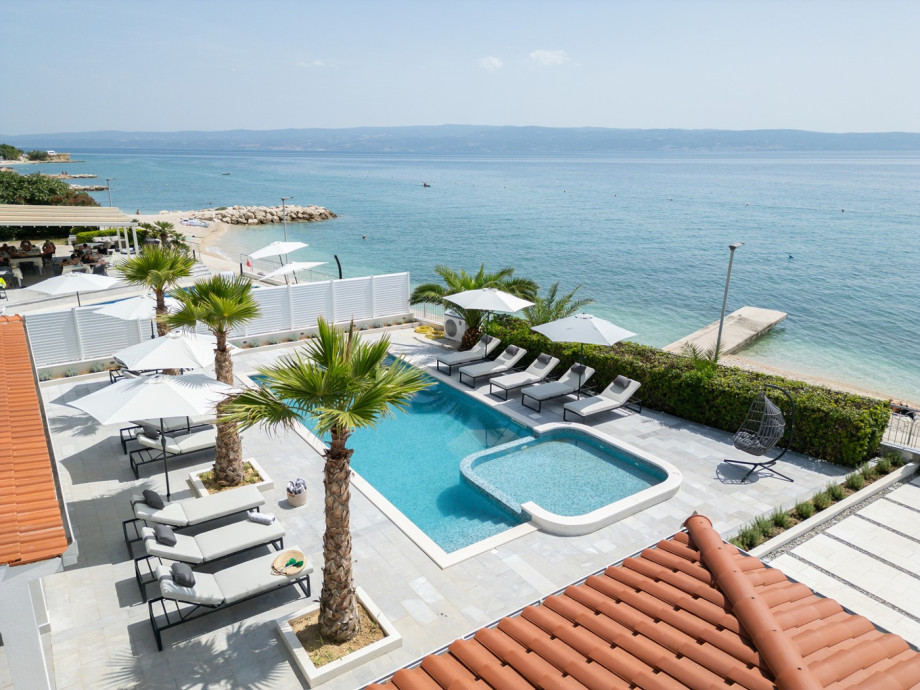 Villa Providenca is located on the beachfront in Podstrana village, between the famous town Split (8 km to the center) and small-town Omiš and Cetina River (15 km)
