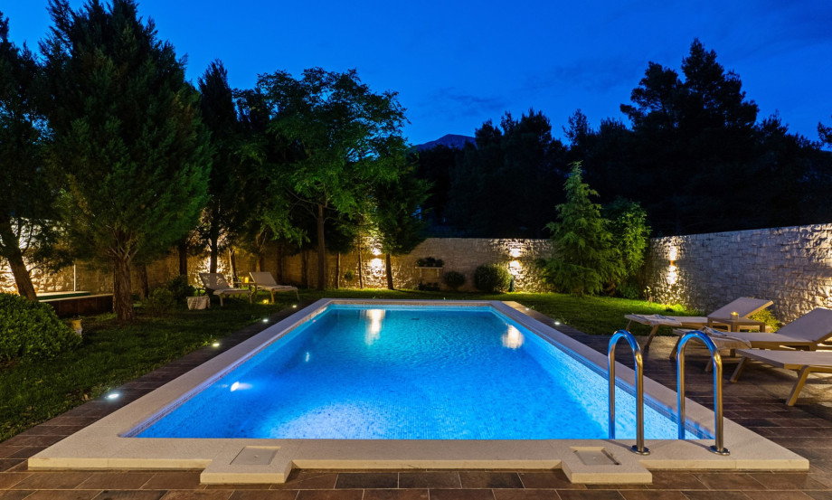 Relax in total seclusion within this fully fenced 803 sqm private estate.