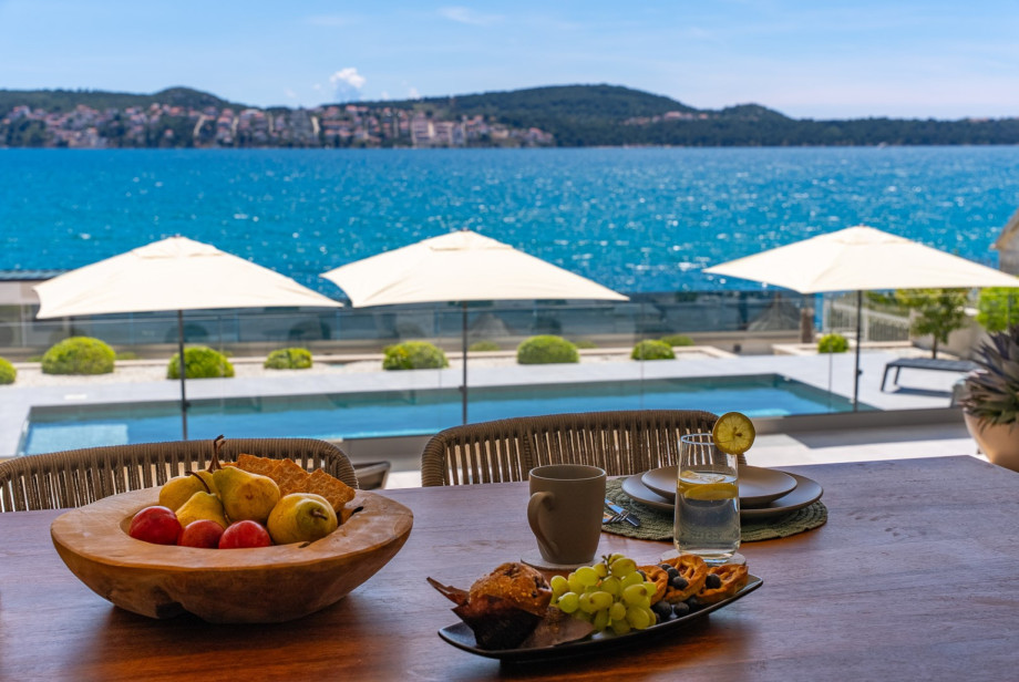 Take your time for a luxury seaside breakfast view.