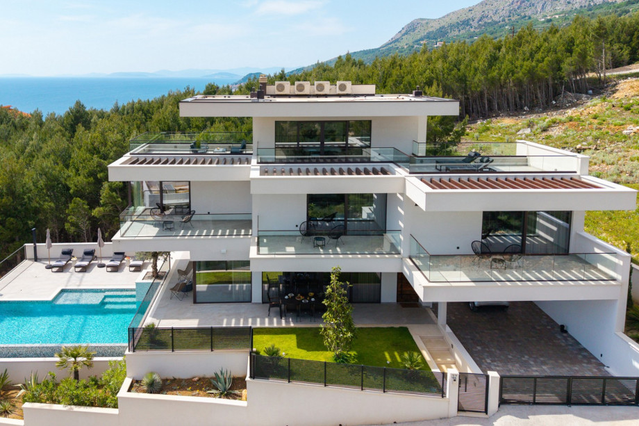 Welcome to Villa Briig - your luxury villa with a sea view