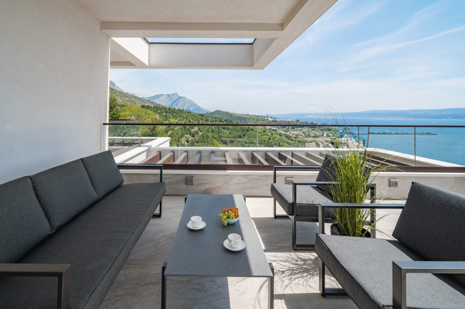 The perfect balcony for relaxing evening gatherings