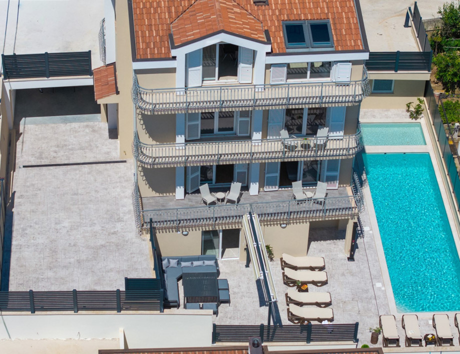 This lovely property offers an unparalleled combination of comfort, style, and entertainment across its well-organized three levels