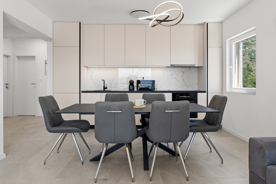 A fully equipped kitchen with all the appliances you need for a comfortable stay