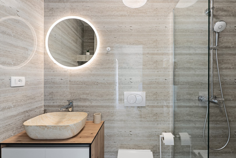 Family bathroom, towels are provided