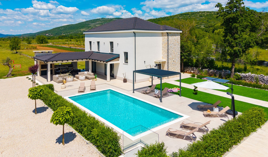 Enjoy your own 10m x 5m heated swimming pool, perfect for refreshing dips and lounging under the sun