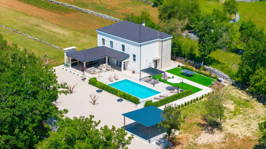 Discover the perfect blend of luxury and nature at Villa Aria Relax—your serene home away from home awaits!