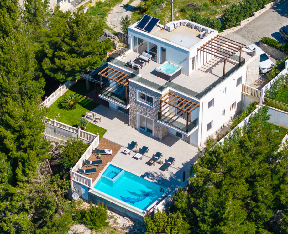 It is located in the quiet part of the village of Lokva Rogoznica