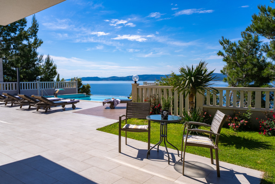 Pool area with 8 comfortable sun loungers, open sea view
