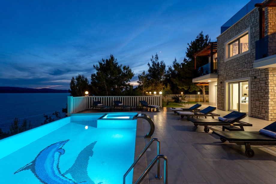 Pool area with 8 comfortable sun loungers, open sea view