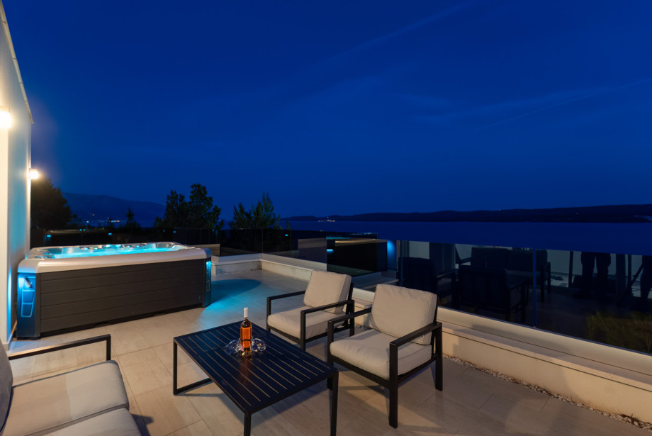 Enjoy watching the summer sunset and sky from the roof terrace or from the jacuzzi
