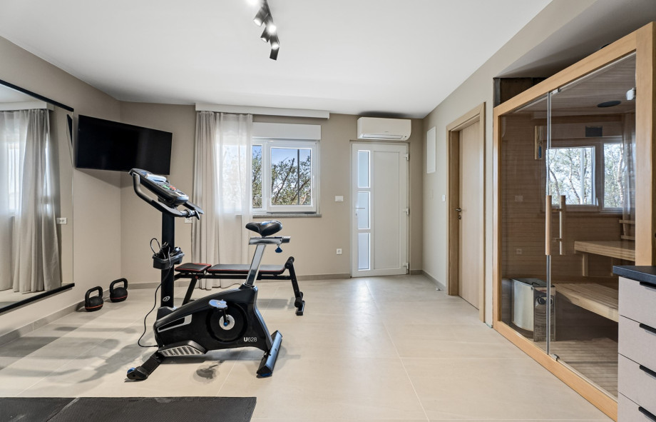 The villa is designed for relaxation and enjoyment, featuring a luxurious playroom equipped with a PS5, a rejuvenating sauna, and a fully equipped gym