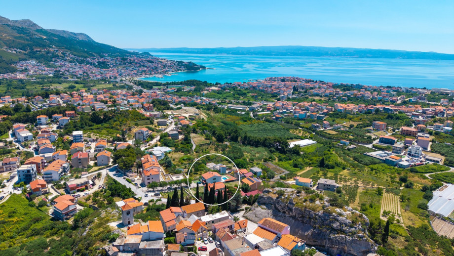 Nestled on a generous 780 square meter fenced private plot in the charming village of Kamen