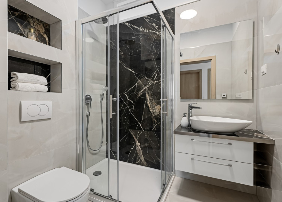 A family bathroom conveniently located next to the bedroom No. 3