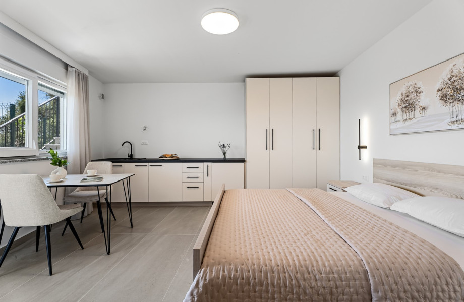 A kitchenette, and an en-suite bathroom, making it ideal for guests seeking a bit more independence