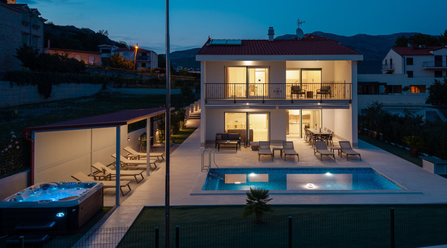 Carefully placed lighting completes the perfect experience of Dalmatian summer evenings