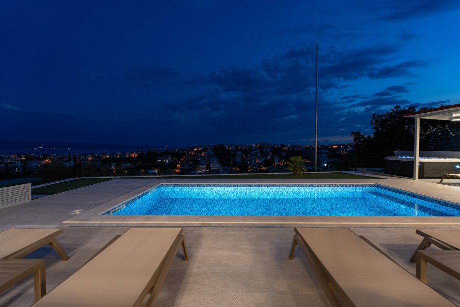 Relax and enjoy a glass of wine on hot summer evenings