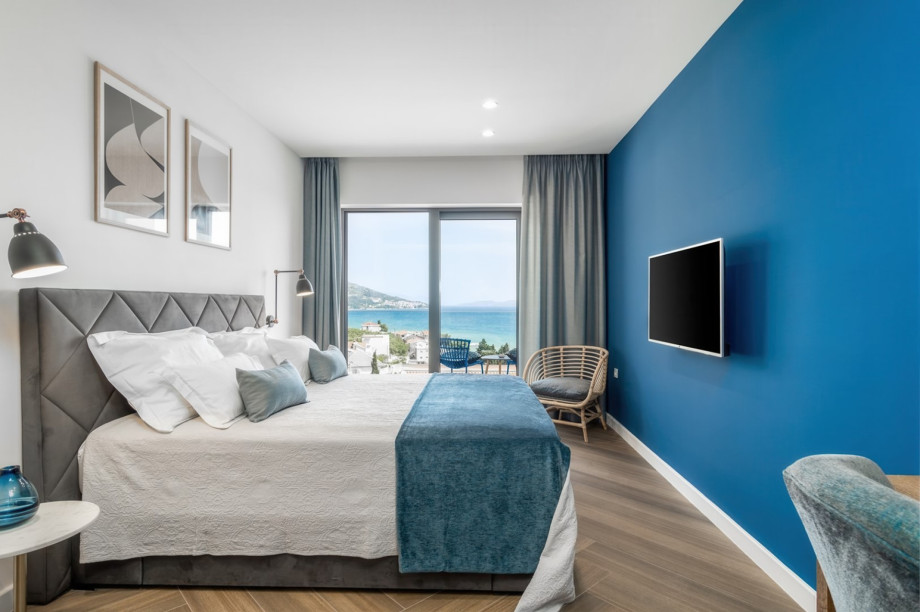 Bedroom No1 with a king-size bed 180x200cm, TV, A/C, en-suite bathroom with a shower, and a balcony