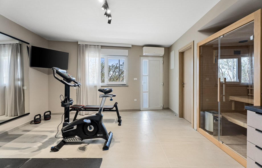The villa is designed for relaxation and enjoyment, featuring a luxurious playroom equipped with a PS5, a rejuvenating sauna, and a fully equipped gym