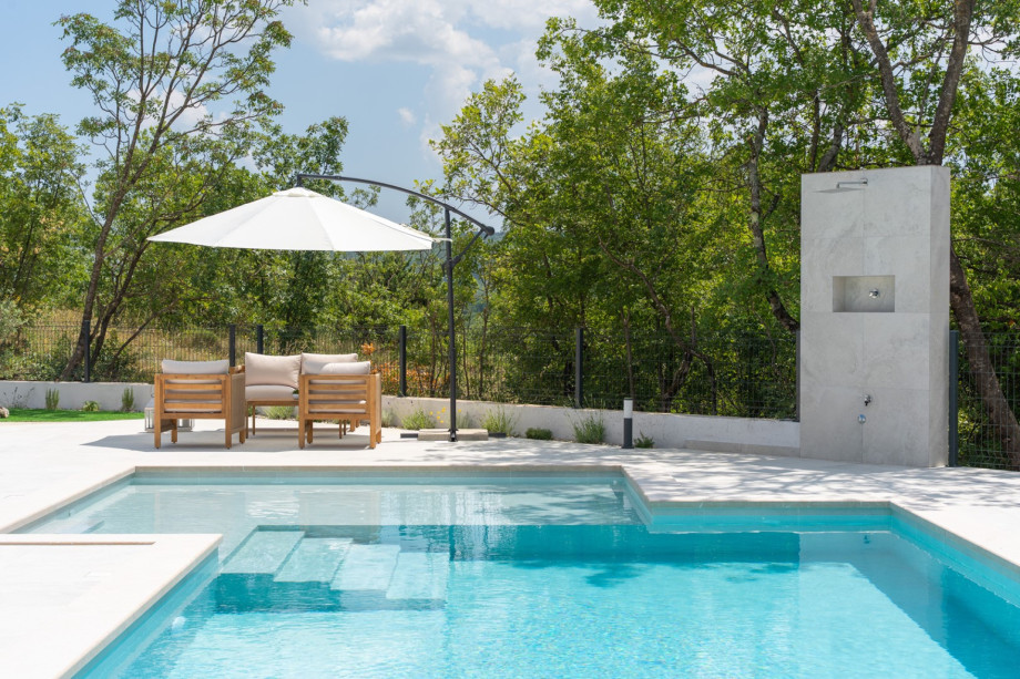 Eine gemütliche Lounge-Ecke – ideal für Sundowner oder zum Lesen eines Buches.
