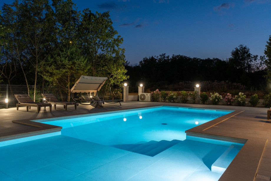 Die Villa bietet bequem Platz für 8 Gäste und ist somit ideal für Familien oder Freundesgruppen.