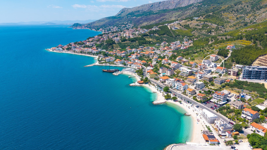 Villa Logos is a newly built retreat ideally located just 150 meters from the crystal-clear sea.