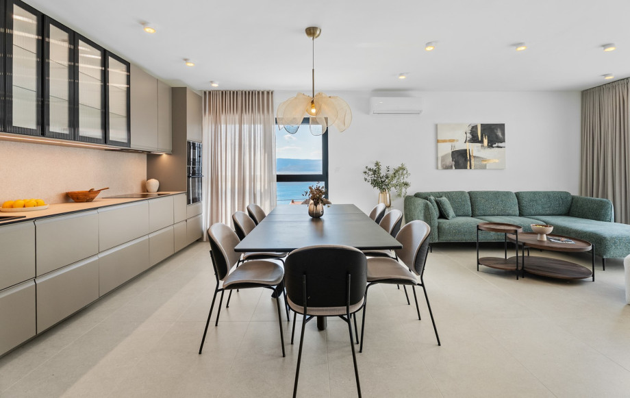 The 38sqm living area includes a fully equipped kitchen and a dining table for eight guests.