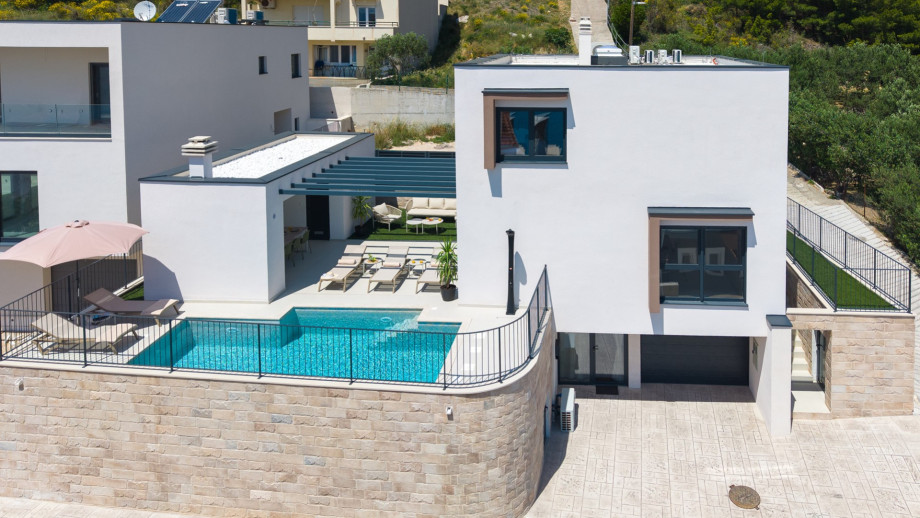 This exceptional seaview property is situated just 150 meters from the Adriatic Sea.