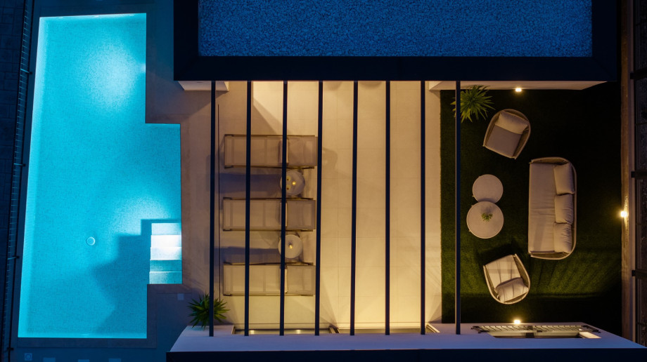 The cozy outdoor lounge corner is ideal for unwinding.