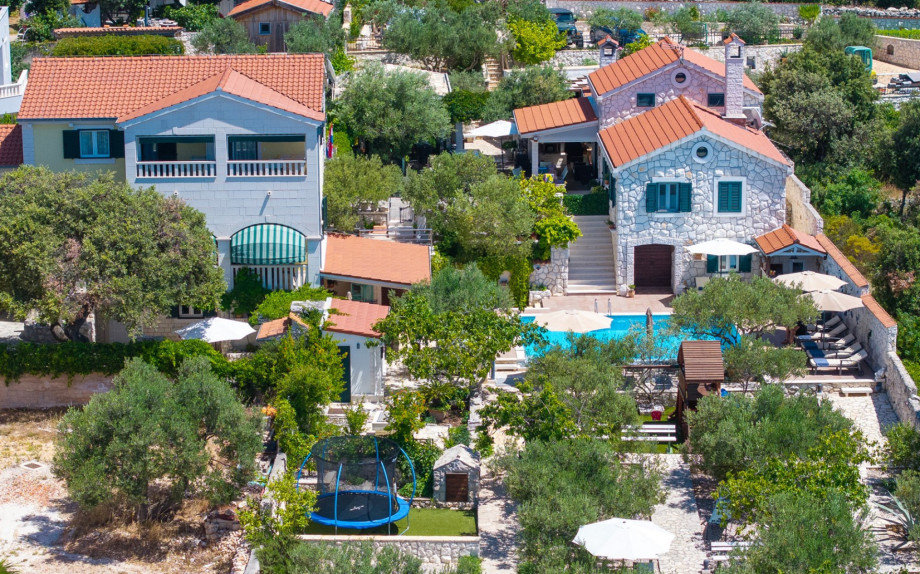 Seaview Villa Ana is situated in Ražanj, just 450 meters from the beach.