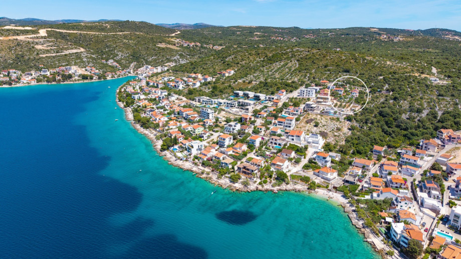 Seaview Villa Ana is situated on a private 1.500 m2 plot in Ražanj.